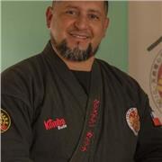 Se enseña defensa personal, desde los 14 años. Cualquier género